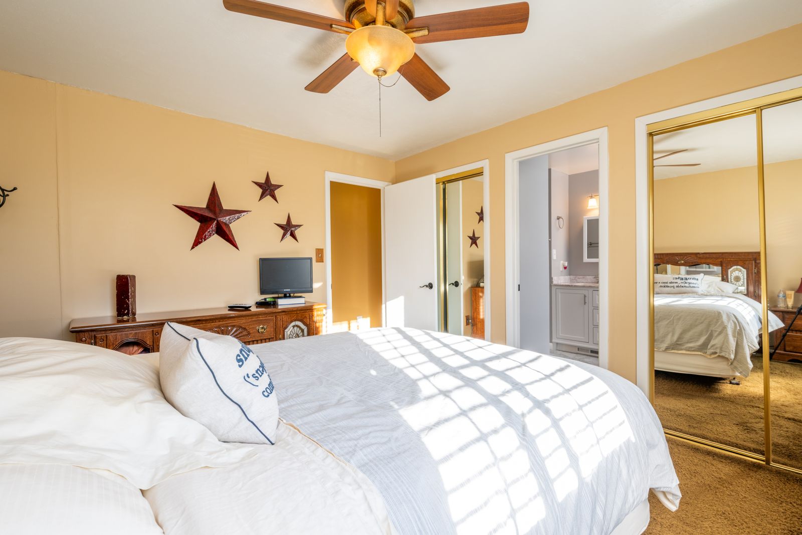 4218 Bluff Point Road, interior view 3