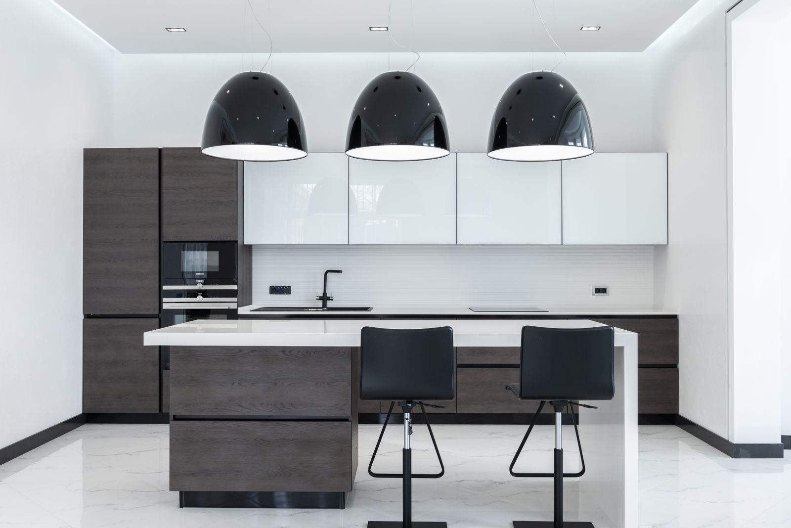 1107 Shorewood Boulevard, interior view 2